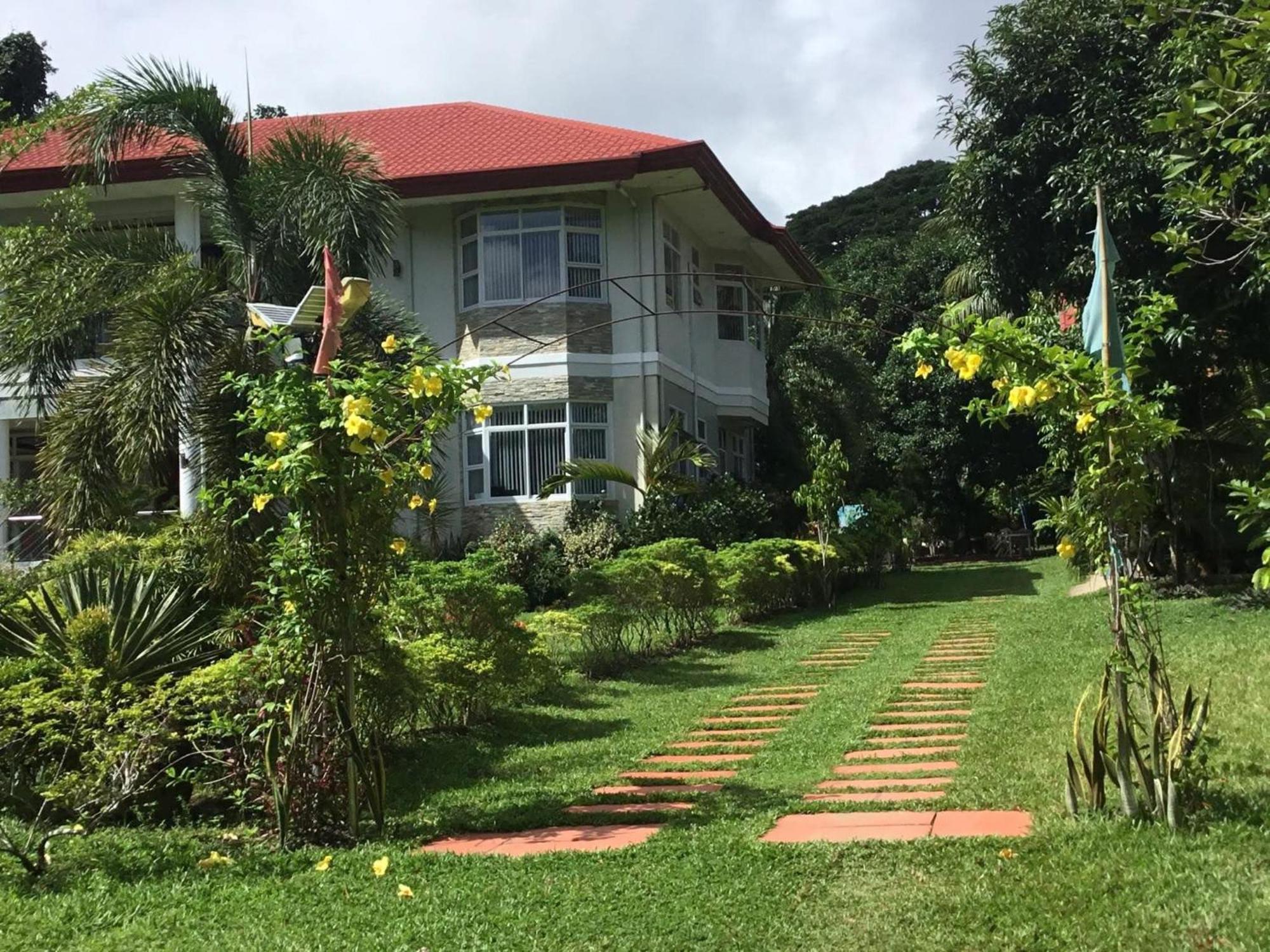 Camiguin Lanzones Aparthotel Mambajao